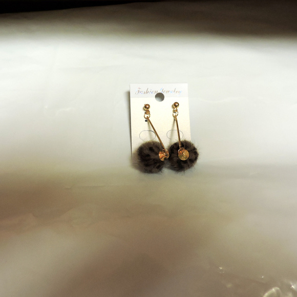 Puff Ball at the end of a Bar ... Dangle Earrings - Picture 4 of 7